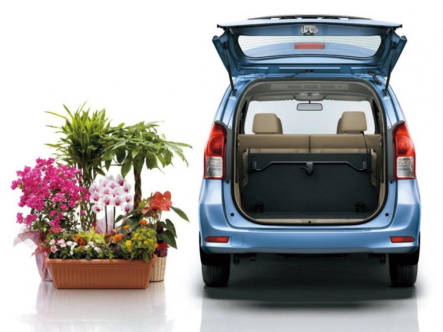  Toyota Avanza 2012 года  (фото 4 из 8)